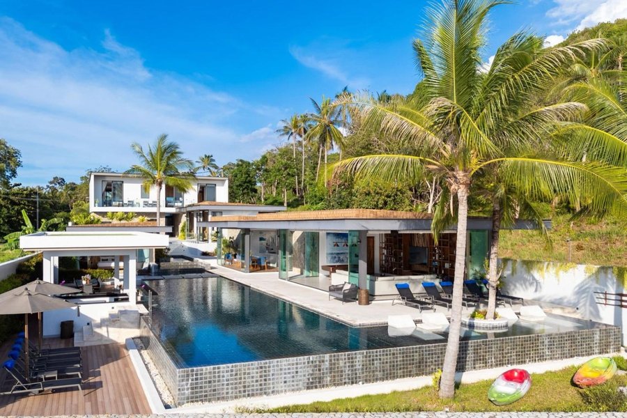 Sea Renity — pool and grounds overlooking the ocean