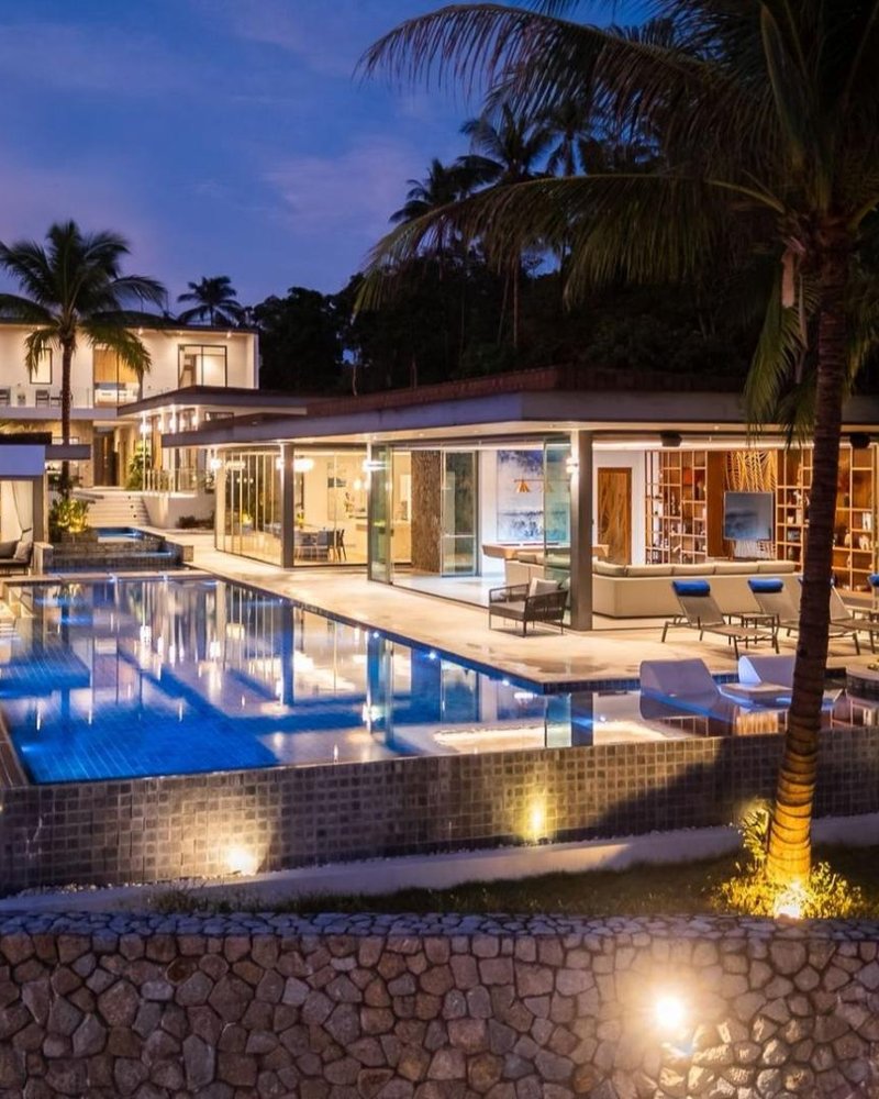Sea Renity — villa illuminated at night